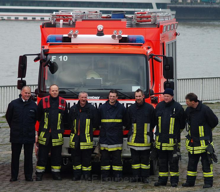 Neue LF`s fuer Koeln Uebergabe in Koeln Deutz an den Wachen  P116.JPG